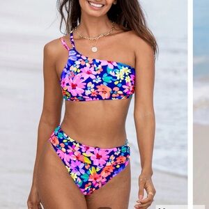 CUPSHE two piece swimsuit. Size medium.